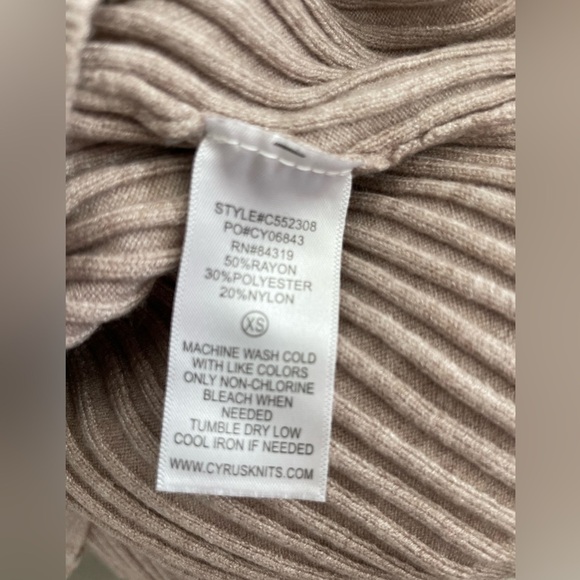 Beige Ribbed Knit Long-sleeve in Oatmeal Beige - Picture 3 of 10